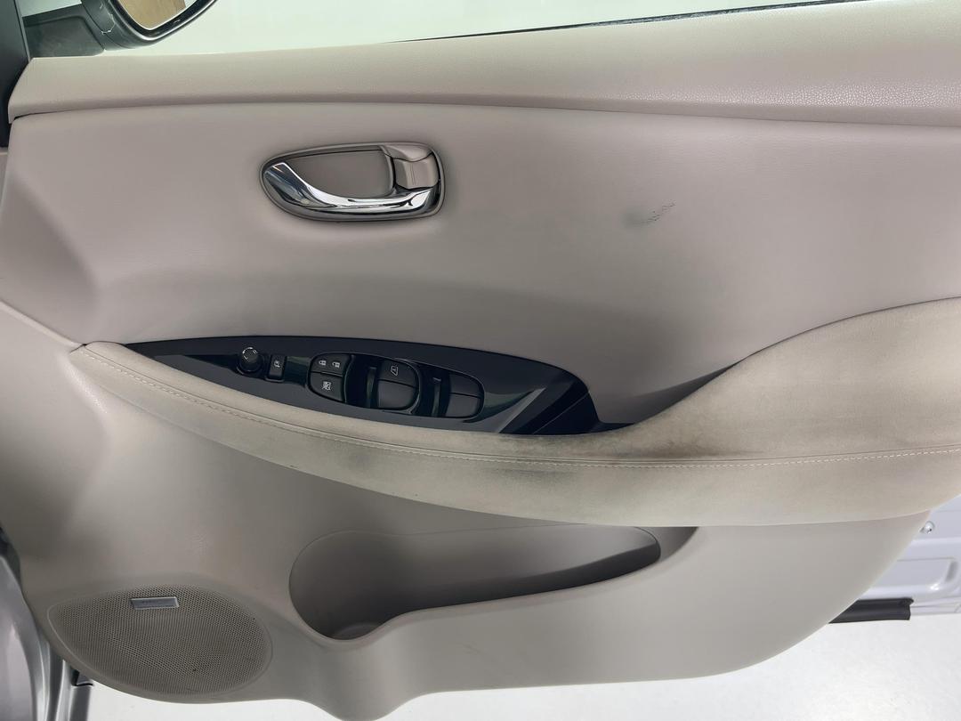 Photo '15' of Nissan Leaf
