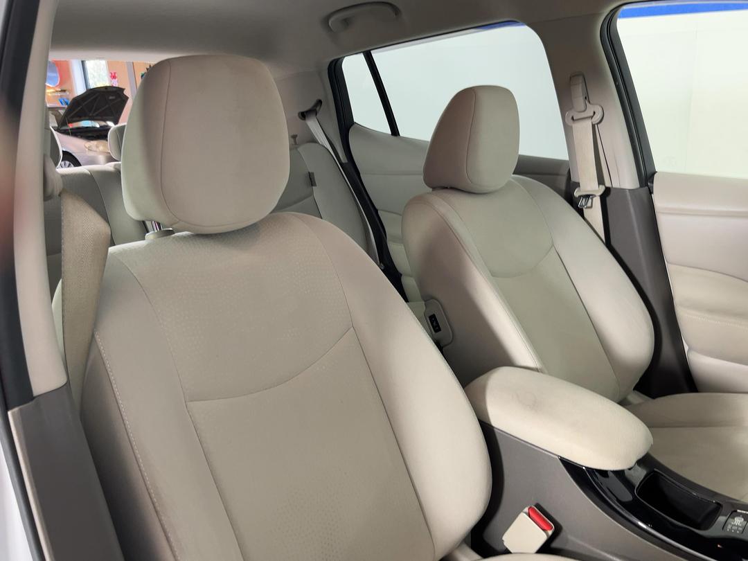 Photo '16' of Nissan Leaf