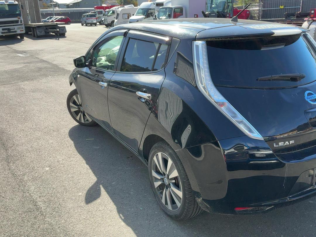 Photo '8' of Nissan Leaf