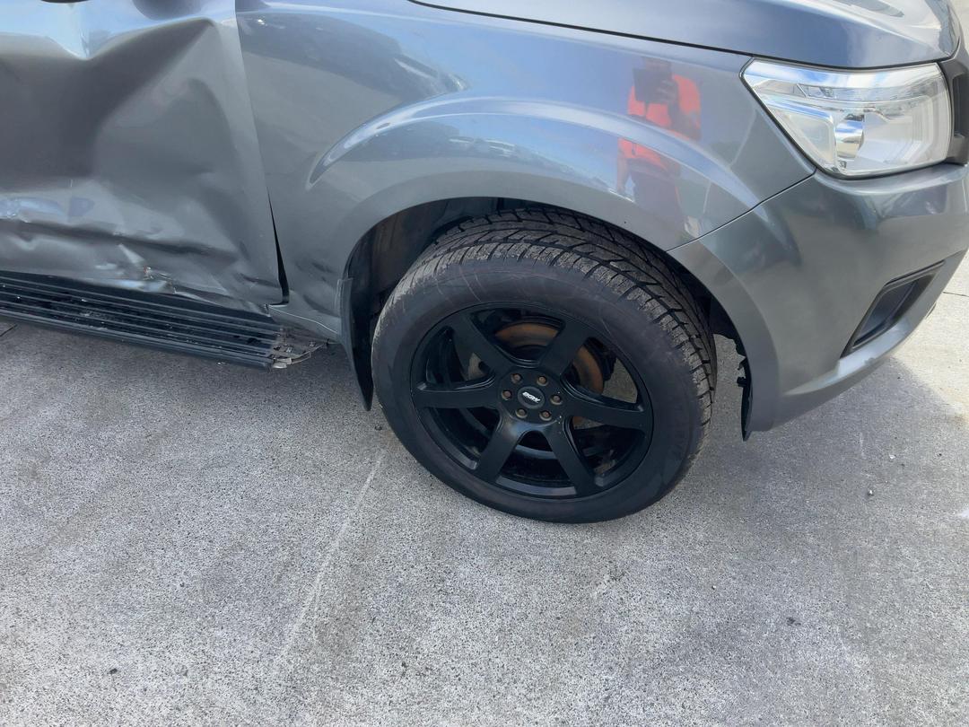 Photo '2' of Nissan Navara ST-X