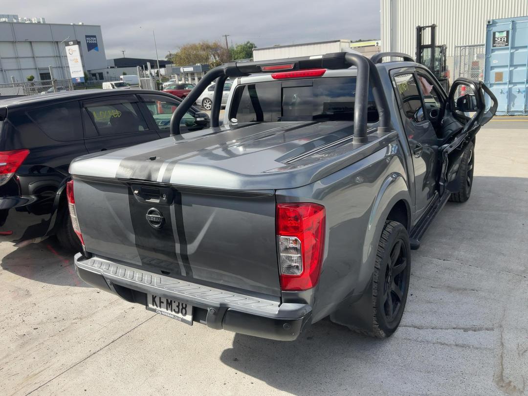 Photo '11' of Nissan Navara ST-X