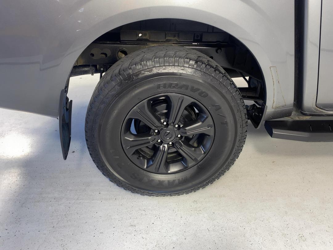 Photo '12' of Nissan Navara