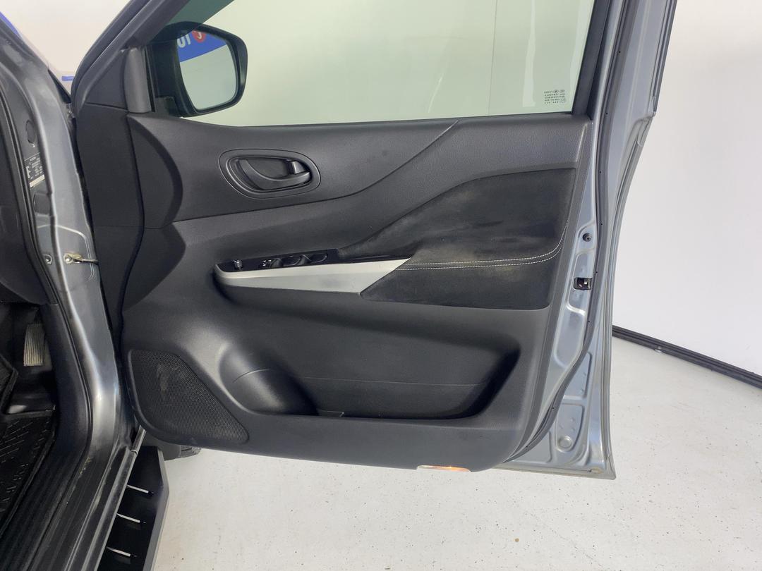 Photo '15' of Nissan Navara