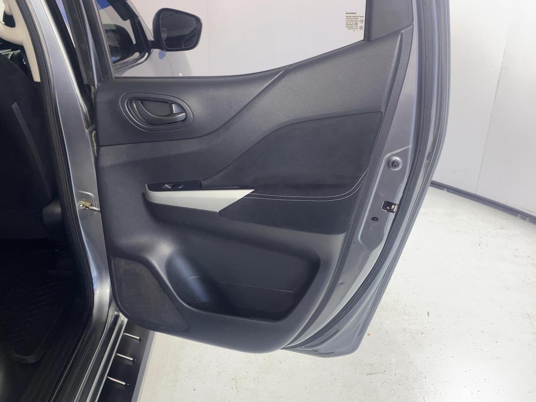 Photo '19' of Nissan Navara