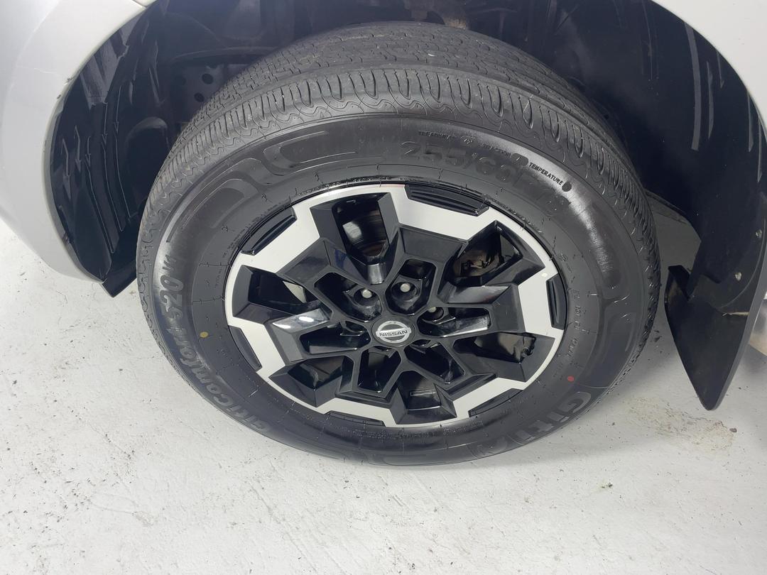 Photo '10' of Nissan Navara