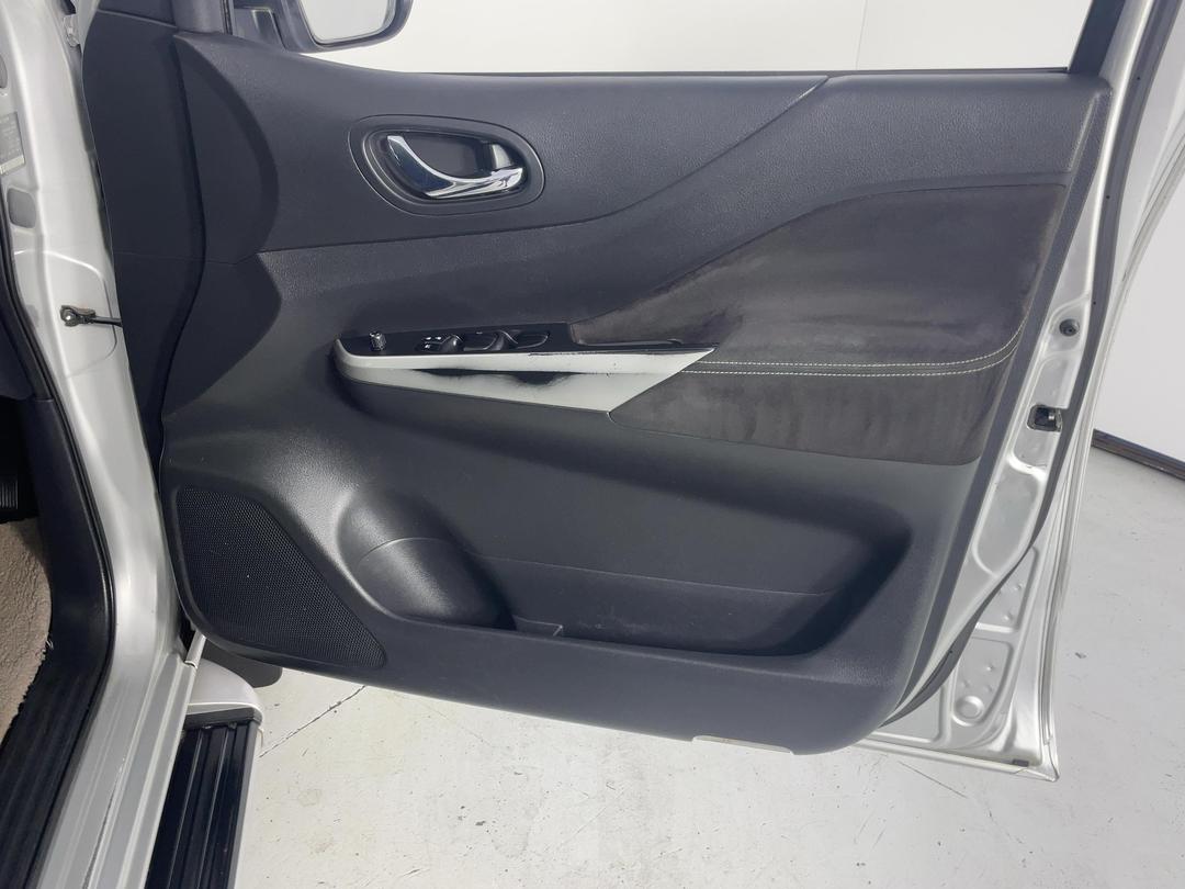 Photo '15' of Nissan Navara