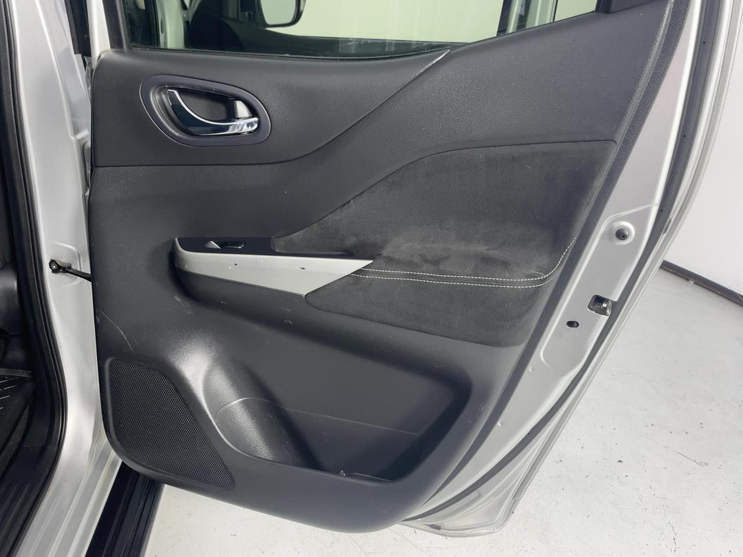 Photo '19' of Nissan Navara
