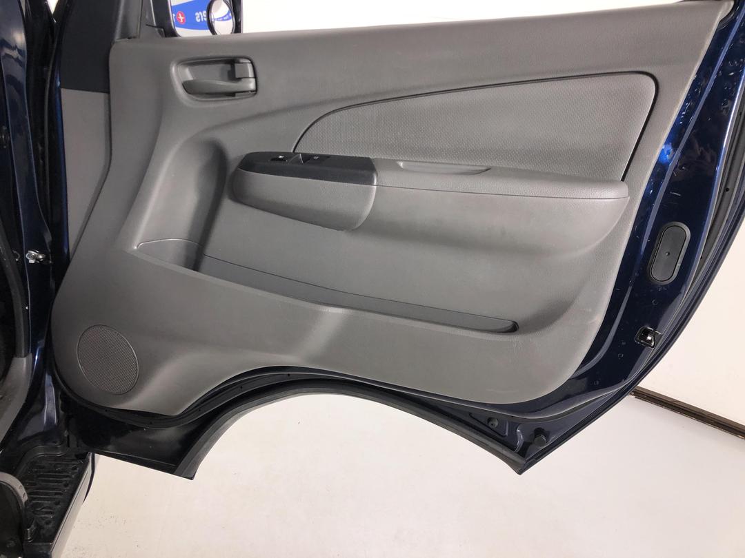 Photo '15' of Nissan NV350