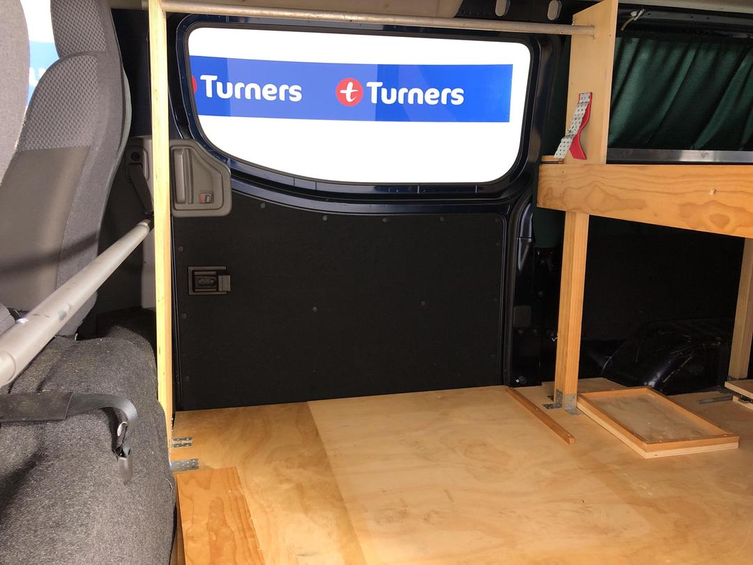 Photo '19' of Nissan NV350