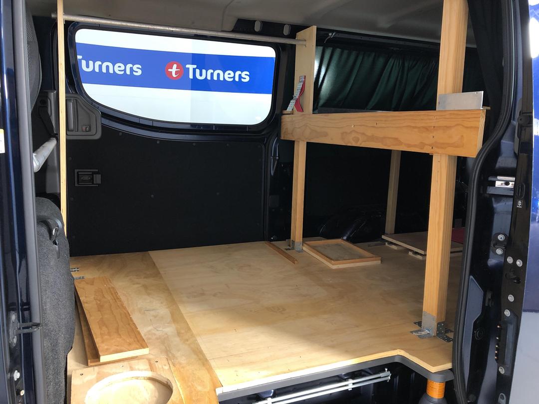 Photo '20' of Nissan NV350