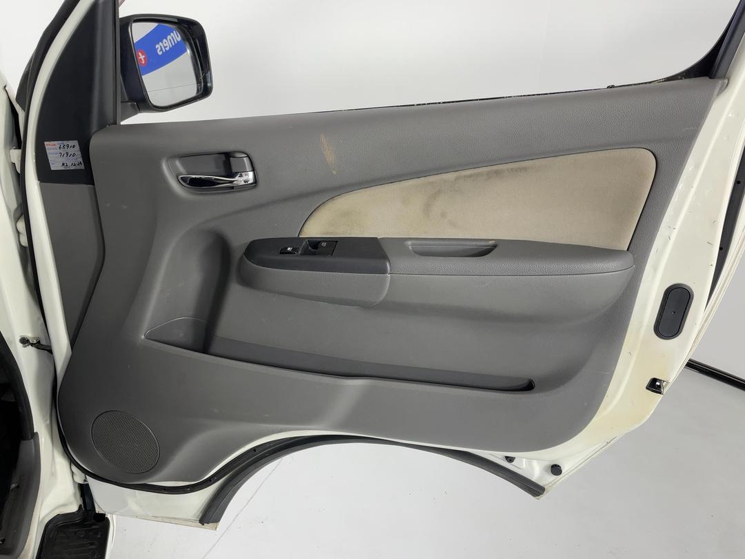 Photo '15' of Nissan NV350