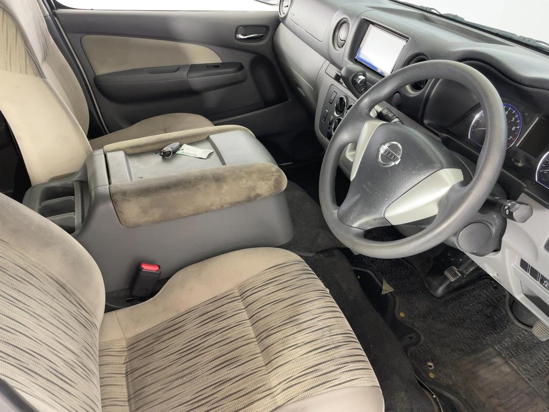 Photo '16' of Nissan NV350