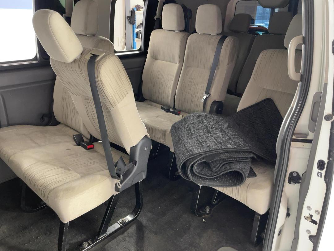 Photo '19' of Nissan NV350