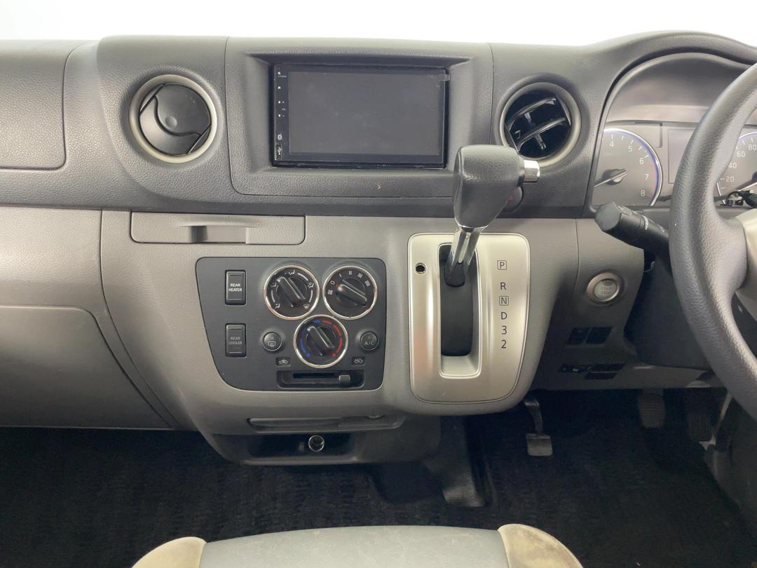 Photo '18' of Nissan NV350