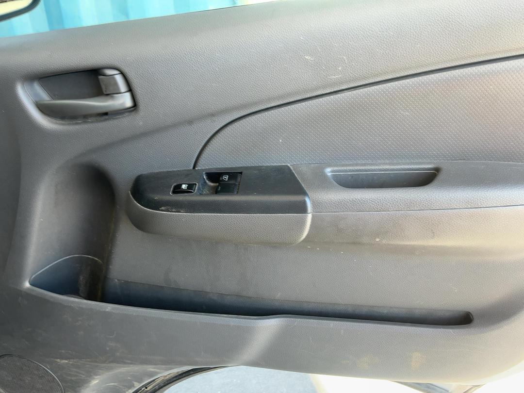 Photo '10' of Nissan NV350 Caravan