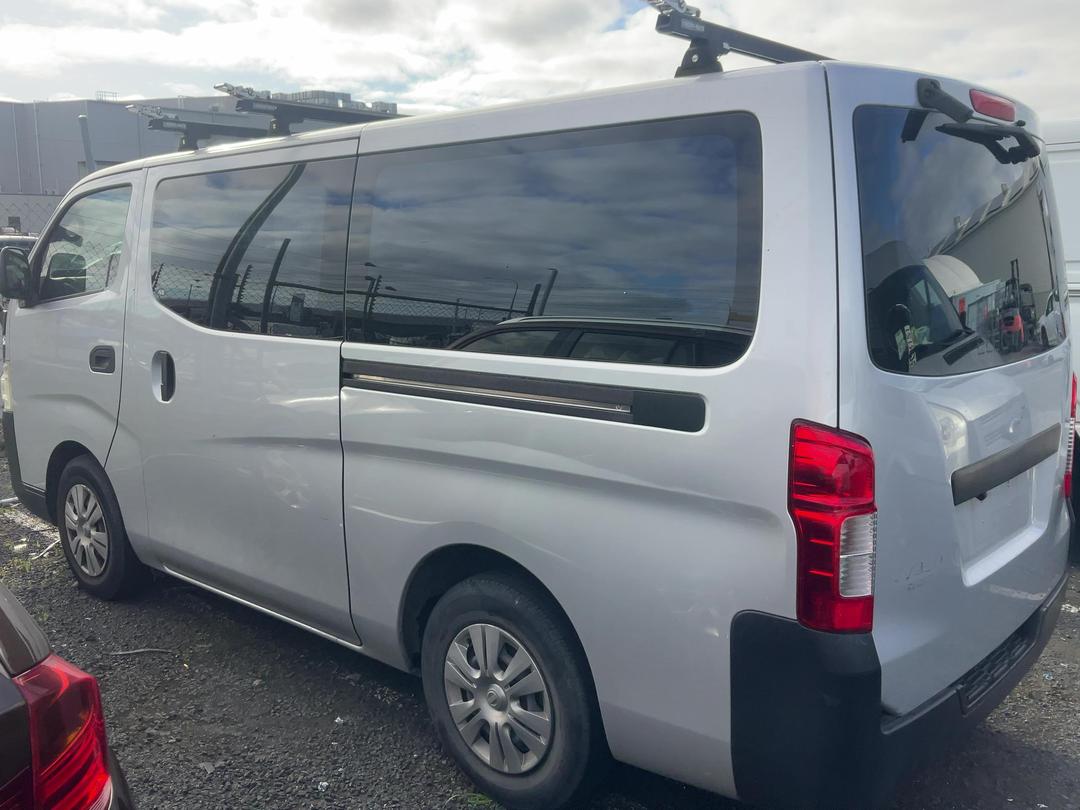 Photo '4' of Nissan NV350 Caravan