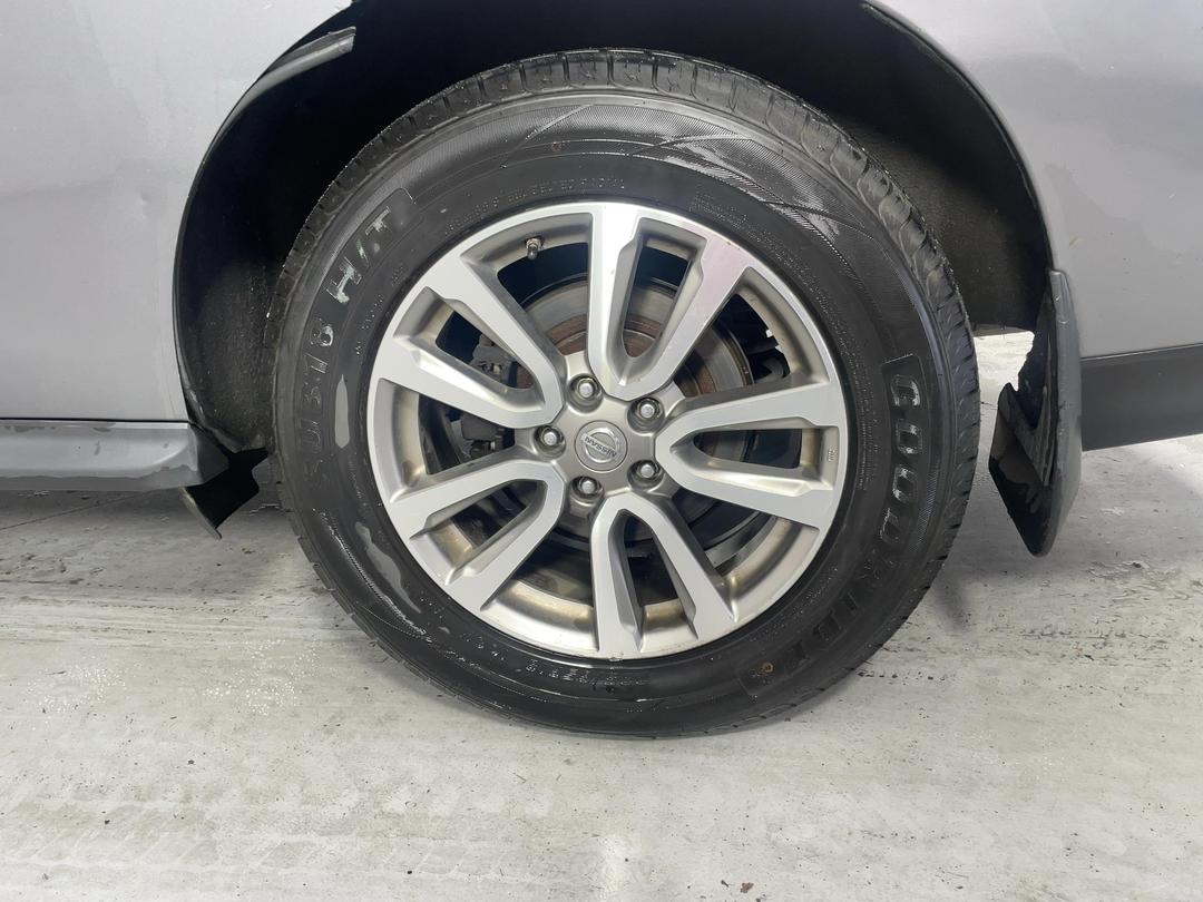 Photo '11' of Nissan Pathfinder