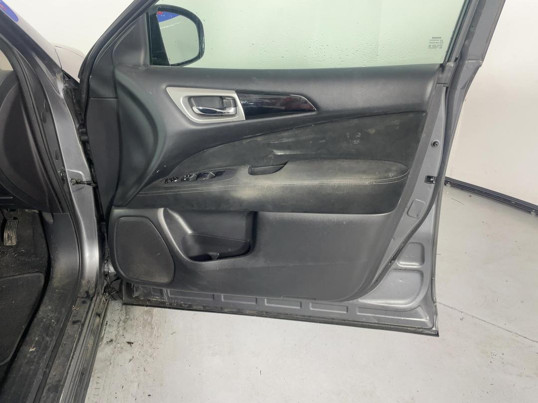 Photo '15' of Nissan Pathfinder
