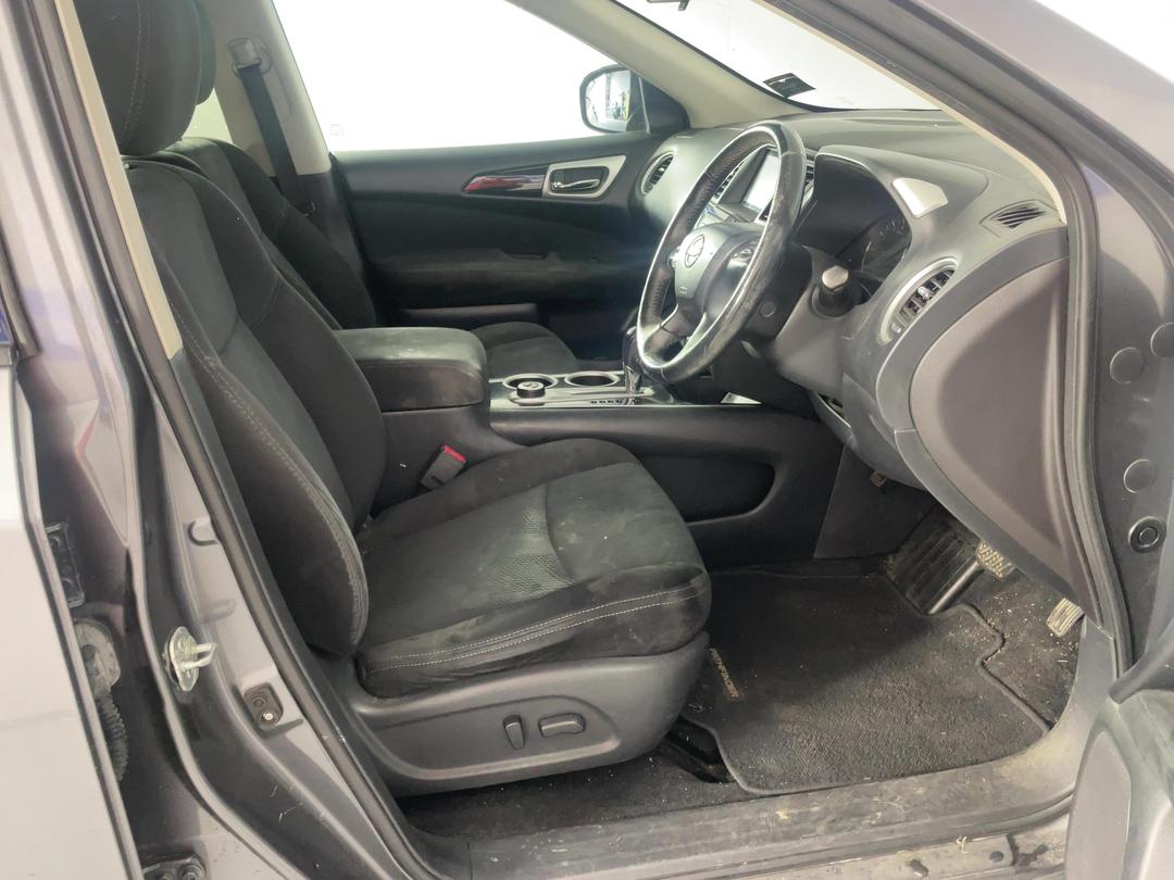 Photo '16' of Nissan Pathfinder