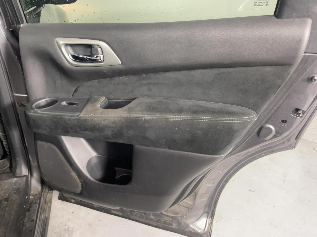 Photo '19' of Nissan Pathfinder