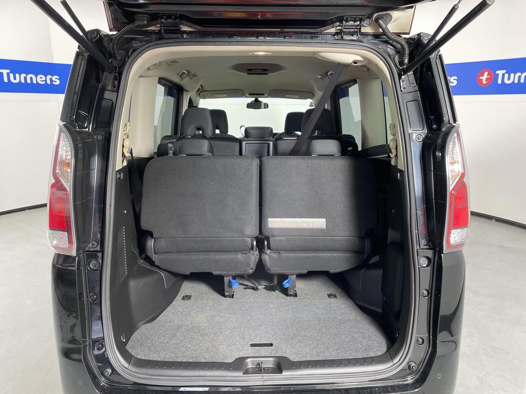 Photo '14' of Nissan Serena