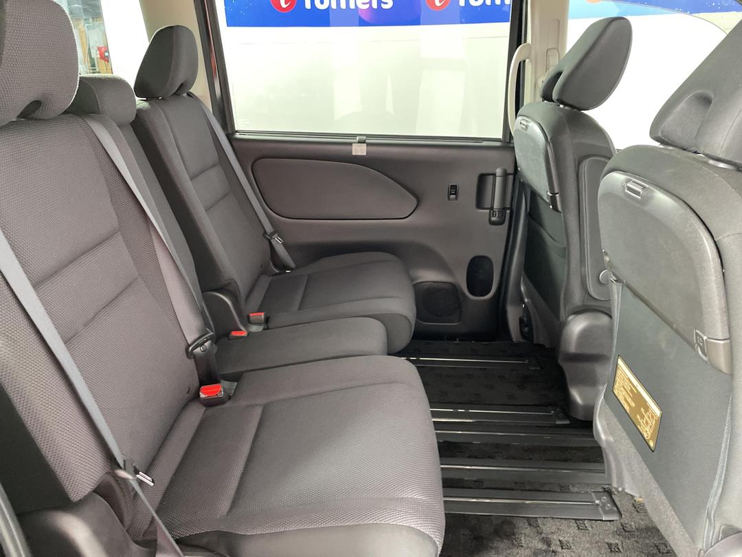 Photo '19' of Nissan Serena