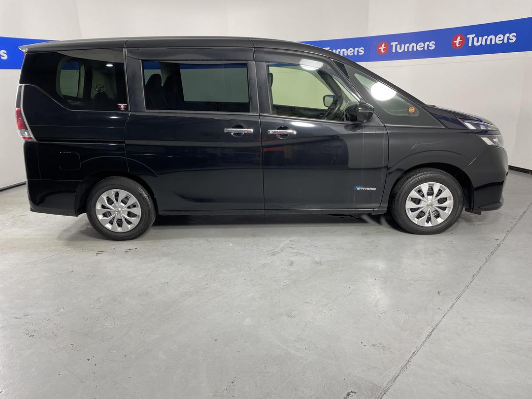 Photo '22' of Nissan Serena
