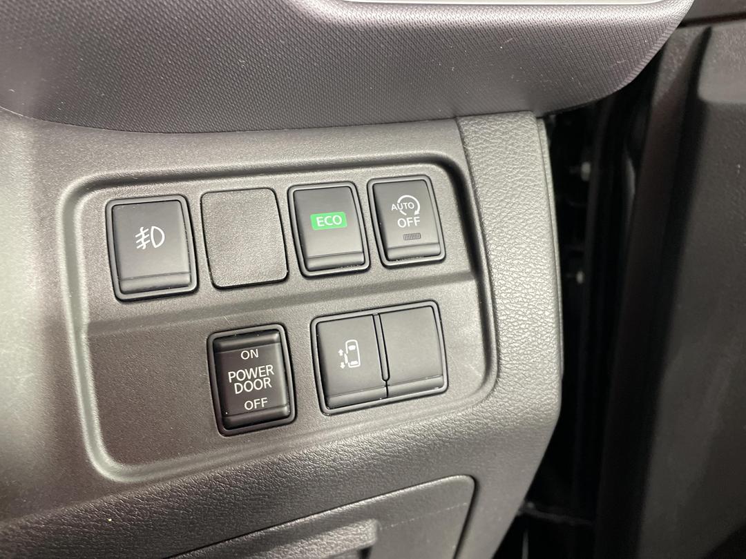 Photo '27' of Nissan Serena