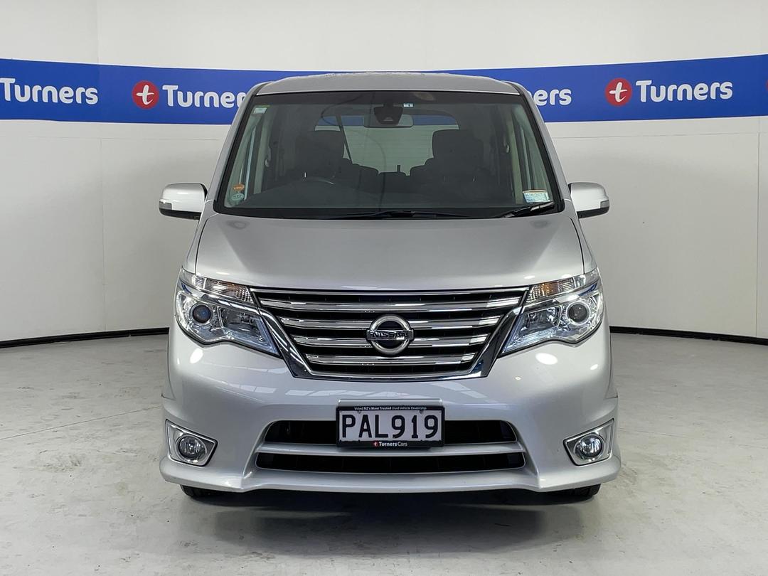 Photo '2' of Nissan Serena