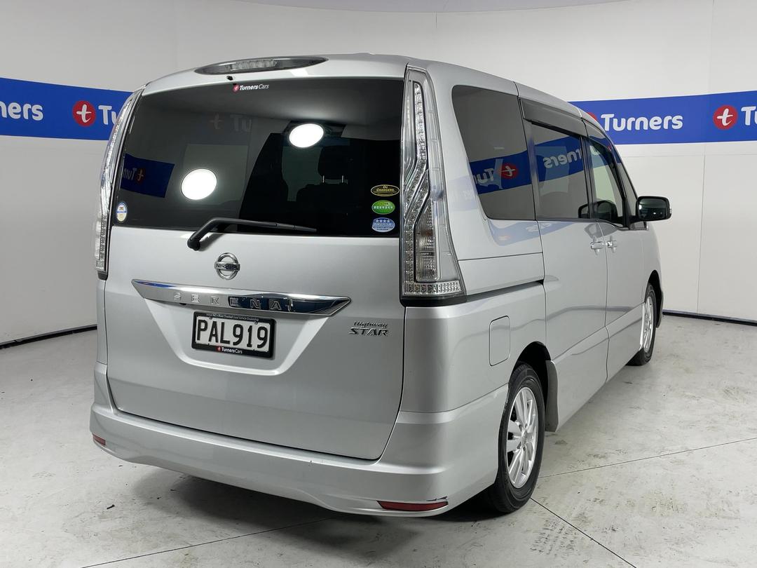 Photo '7' of Nissan Serena