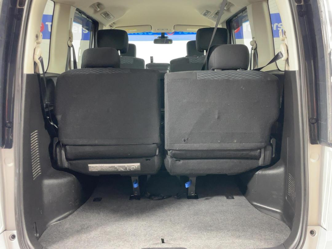 Photo '14' of Nissan Serena