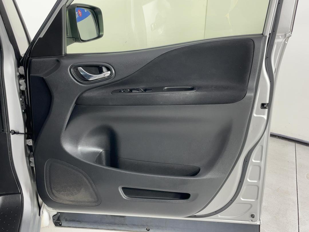 Photo '15' of Nissan Serena