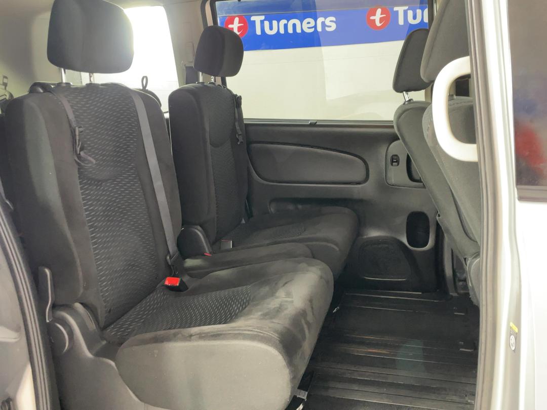 Photo '19' of Nissan Serena