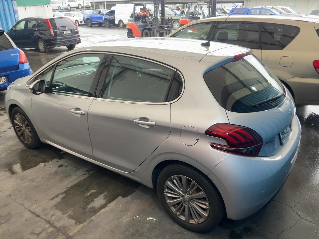 Photo '8' of Peugeot 208 Allure