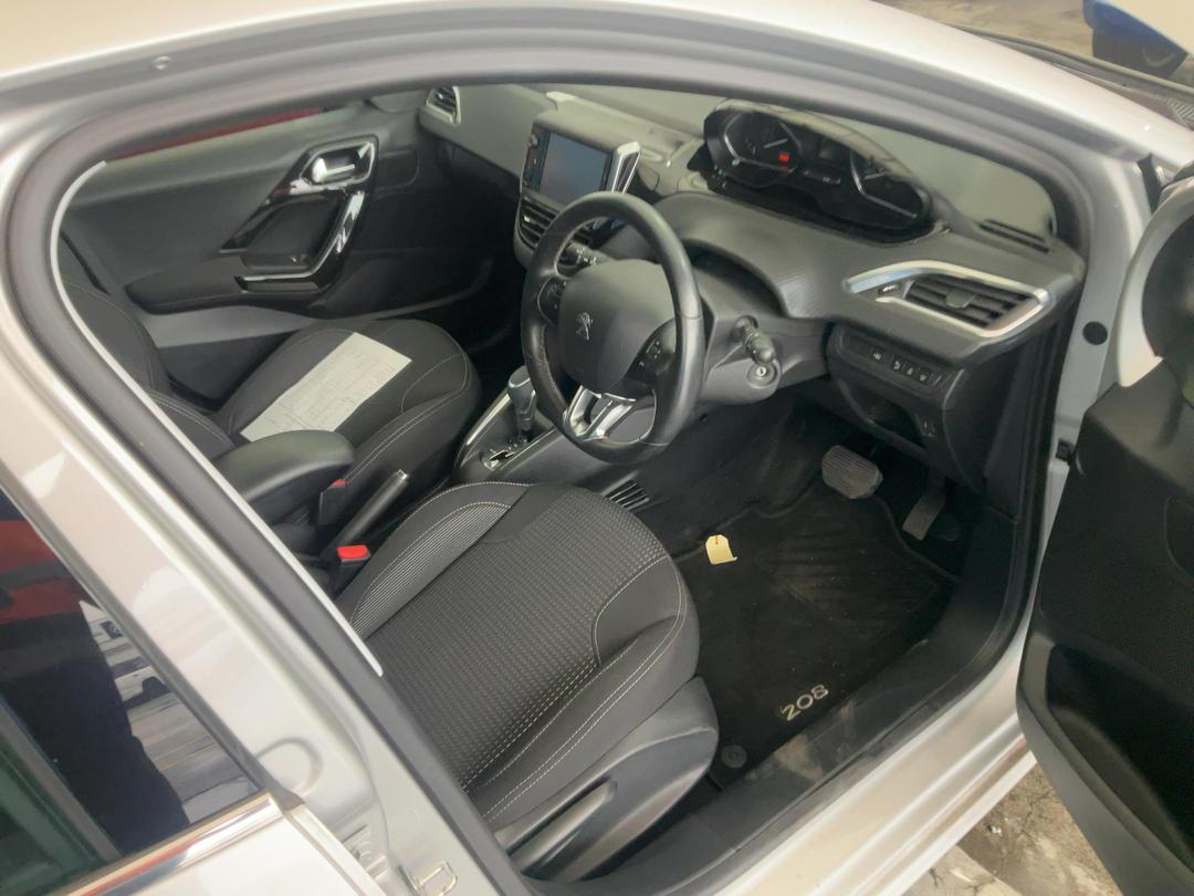 Photo '18' of Peugeot 208 Allure