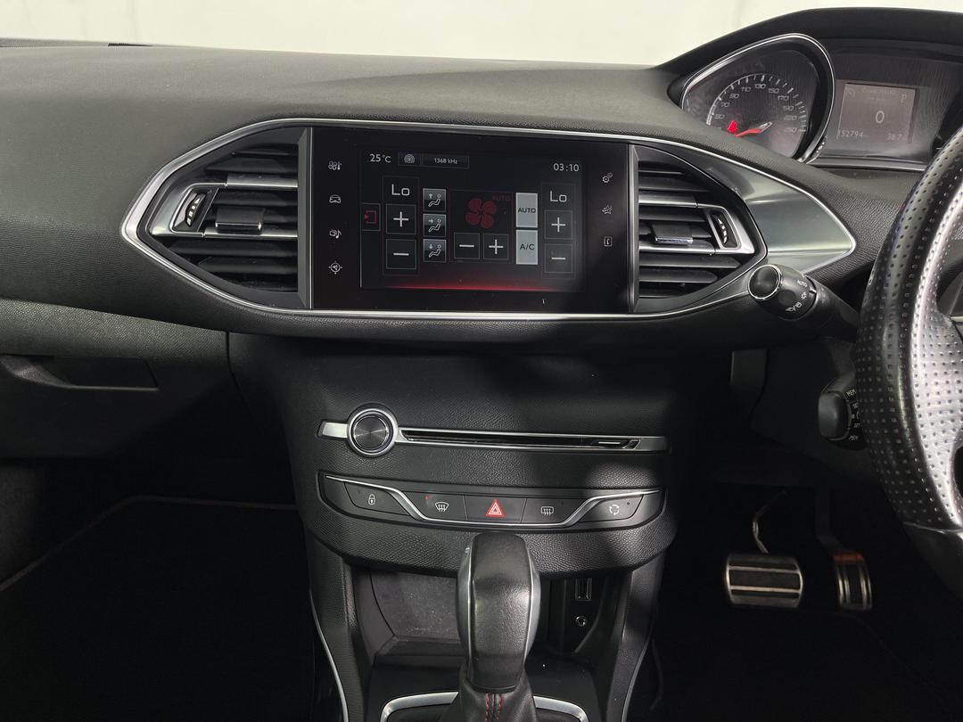 Photo '18' of Peugeot 308