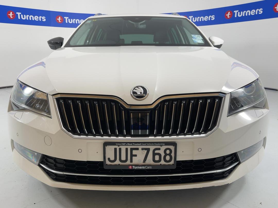 Photo '2' of Skoda Superb