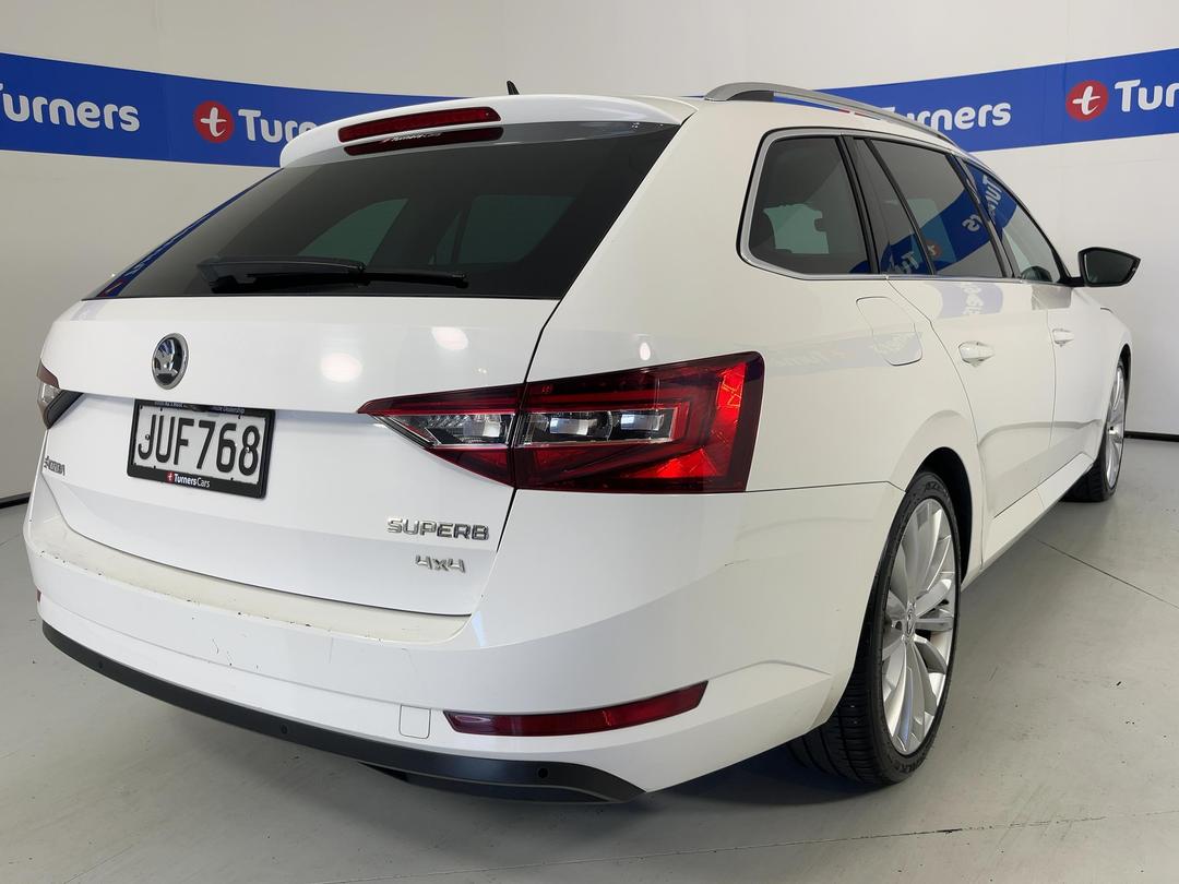 Photo '7' of Skoda Superb