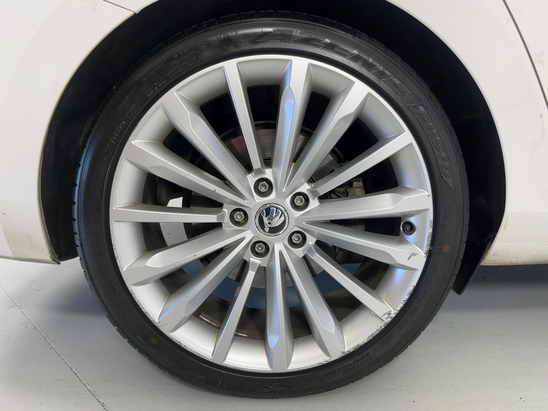 Photo '12' of Skoda Superb