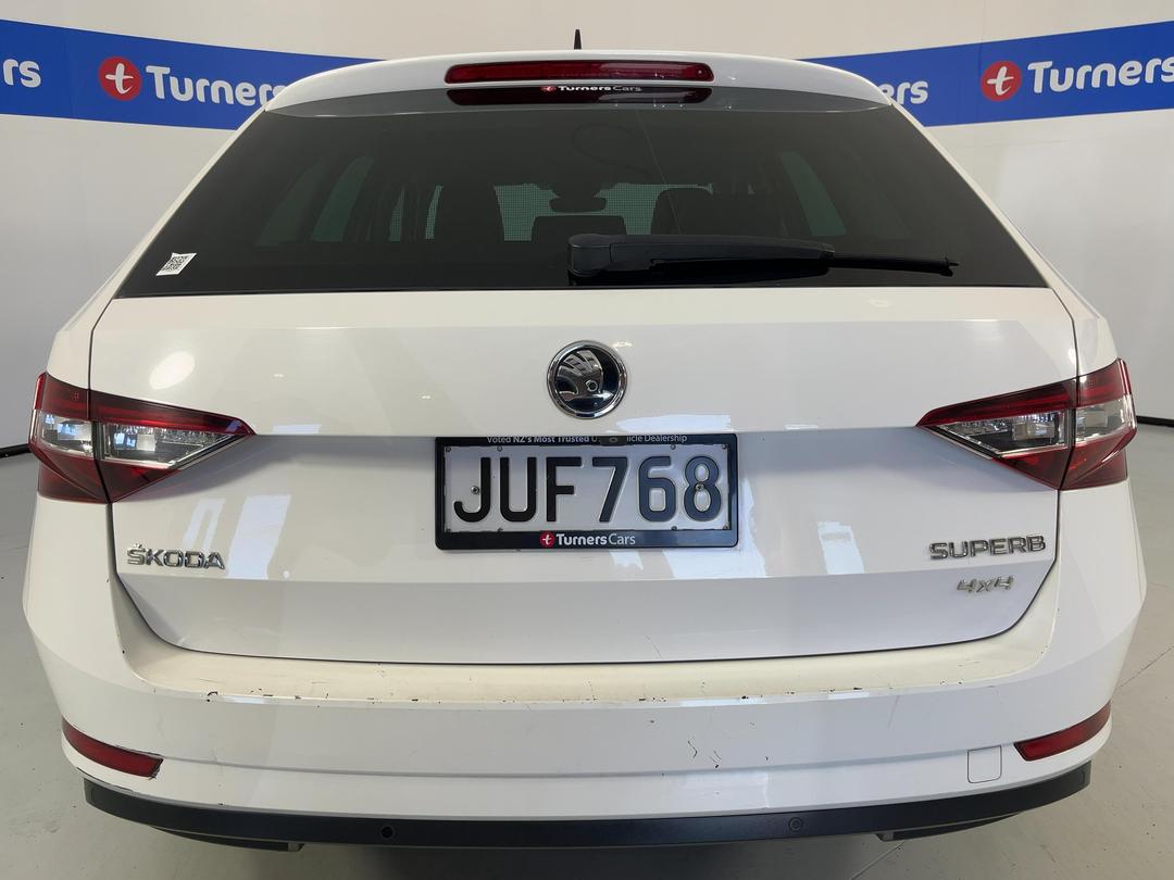 Photo '6' of Skoda Superb