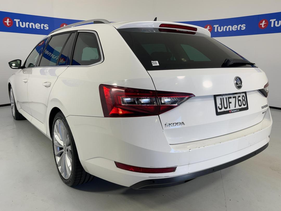 Photo '5' of Skoda Superb