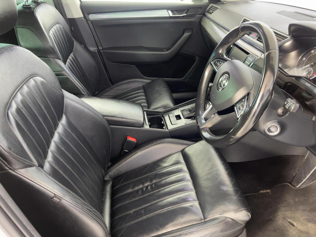 Photo '16' of Skoda Superb