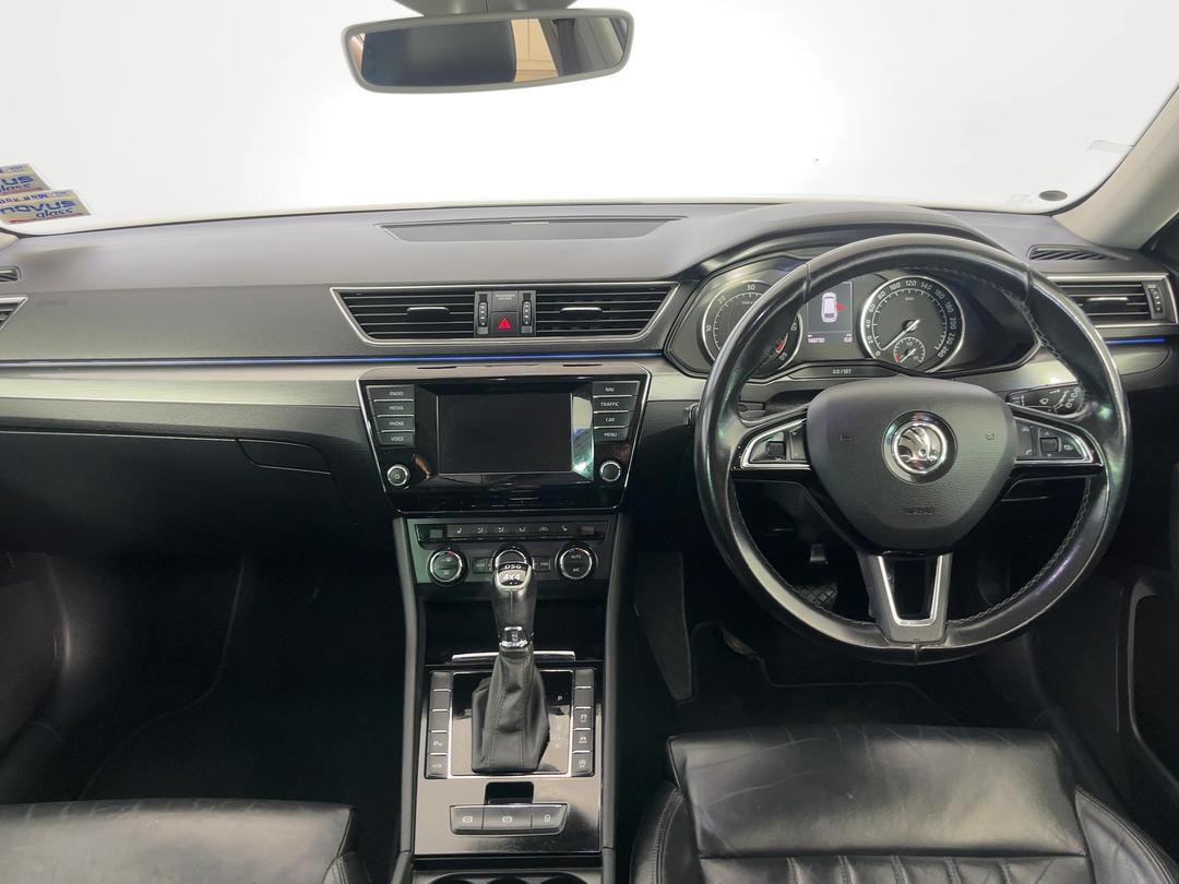 Photo '17' of Skoda Superb