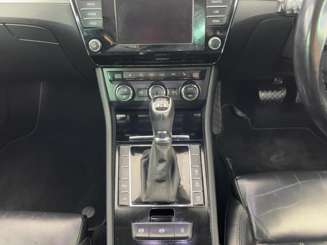 Photo '18' of Skoda Superb