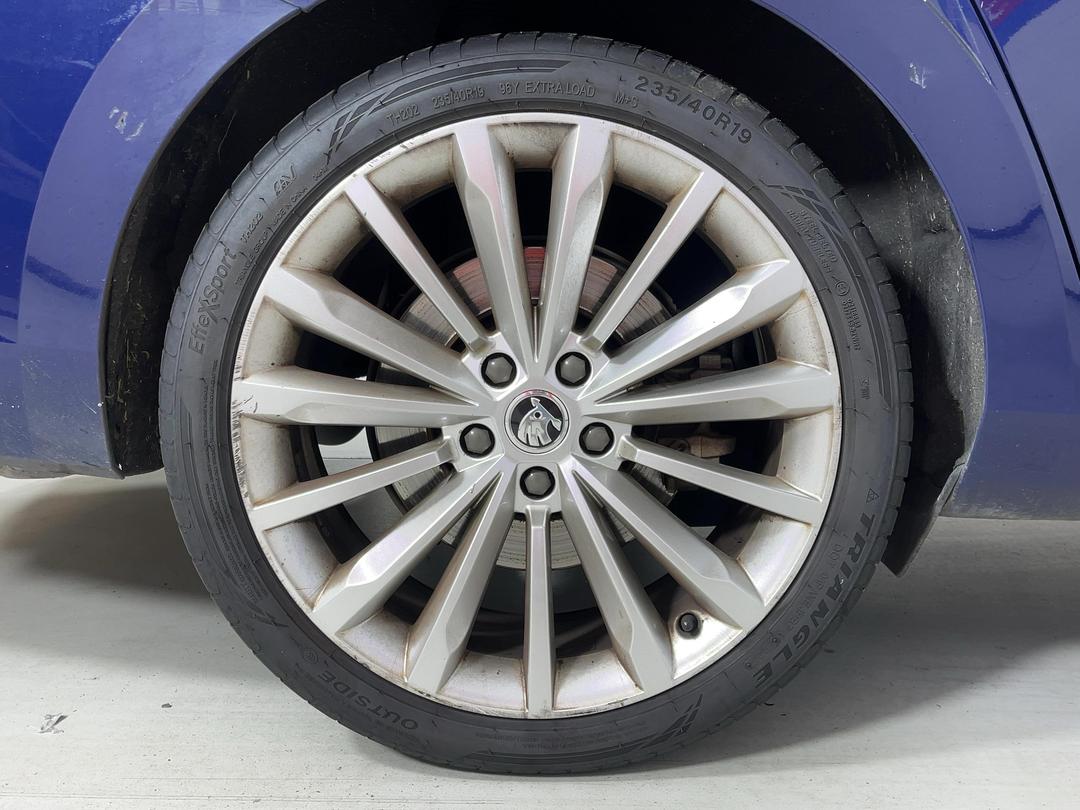 Photo '12' of Skoda Superb