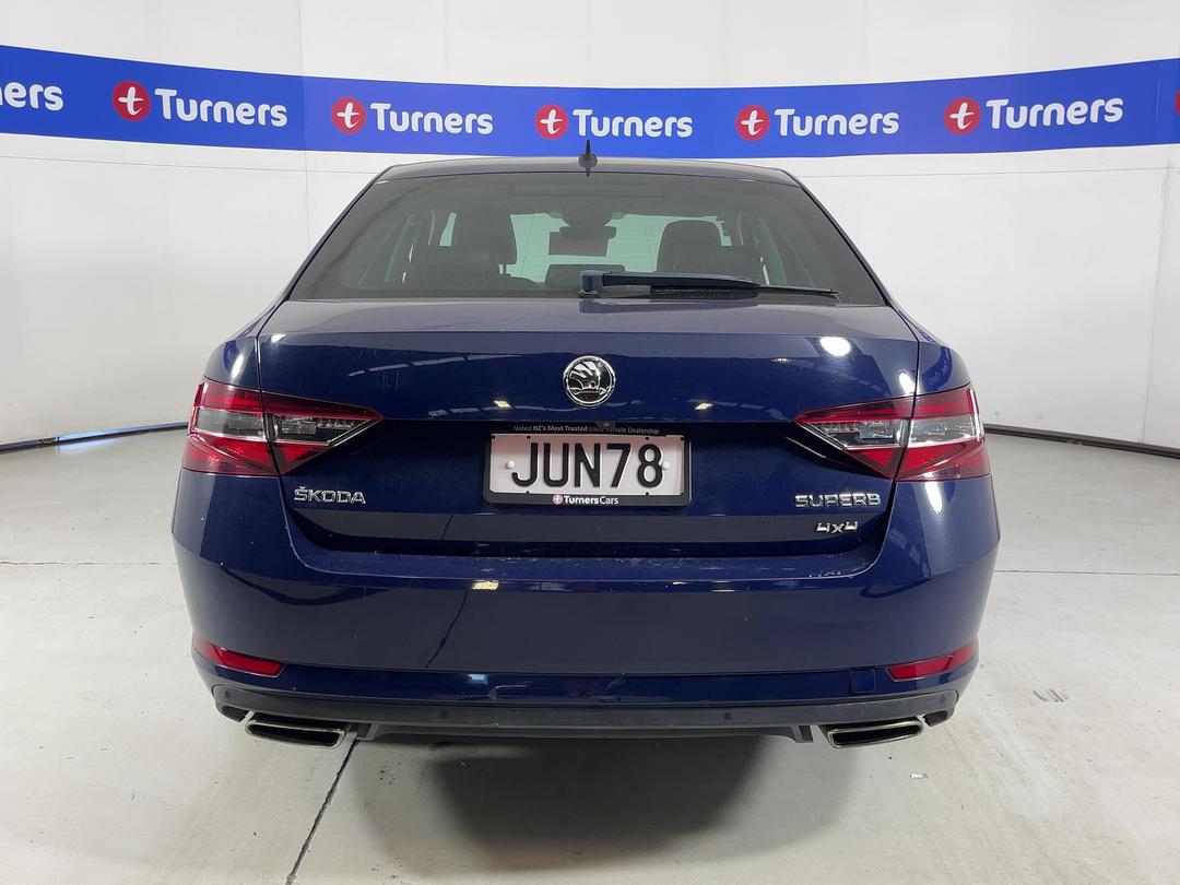 Photo '6' of Skoda Superb