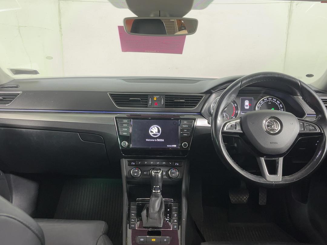 Photo '17' of Skoda Superb