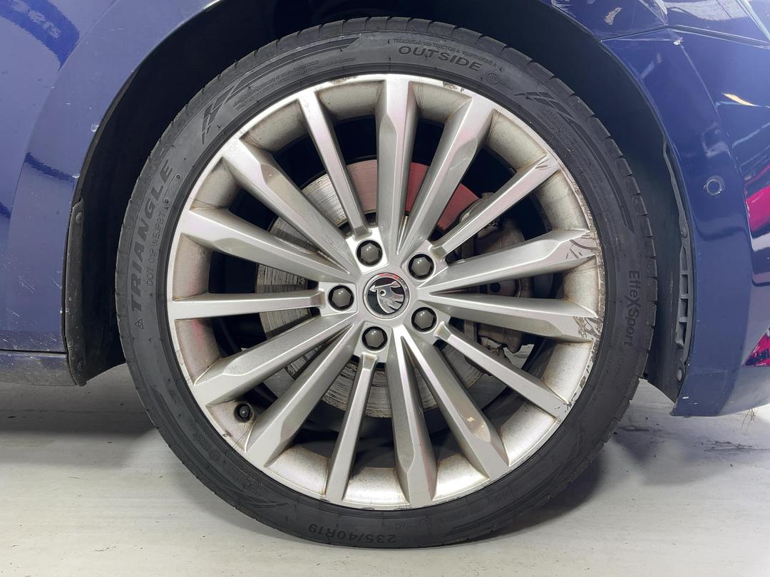 Photo '9' of Skoda Superb