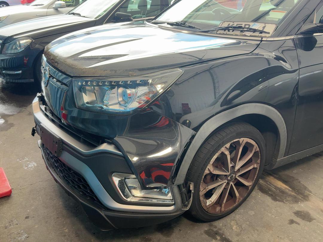 Photo '3' of Ssangyong Tivoli LTD LWB Photo '3' of Ssangyong Tivoli LTD LWB