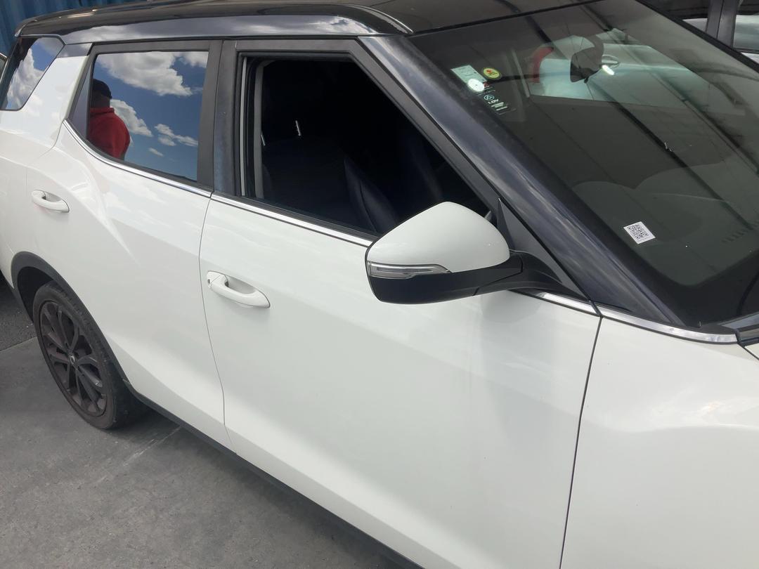 Photo '3' of Ssangyong Tivoli LTD LWB Photo '3' of Ssangyong Tivoli LTD LWB